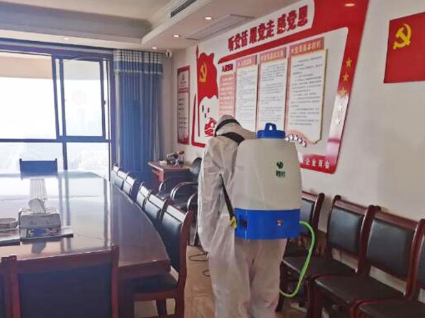 学校消毒中